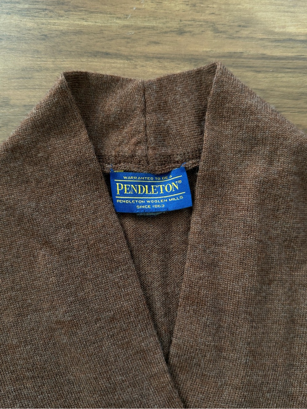 Pendleton 99% Merino Wool Chestnut Brown V-Neck Women's Sweater - Picture 3 of 5